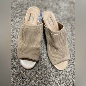 Women’s wedge sandal